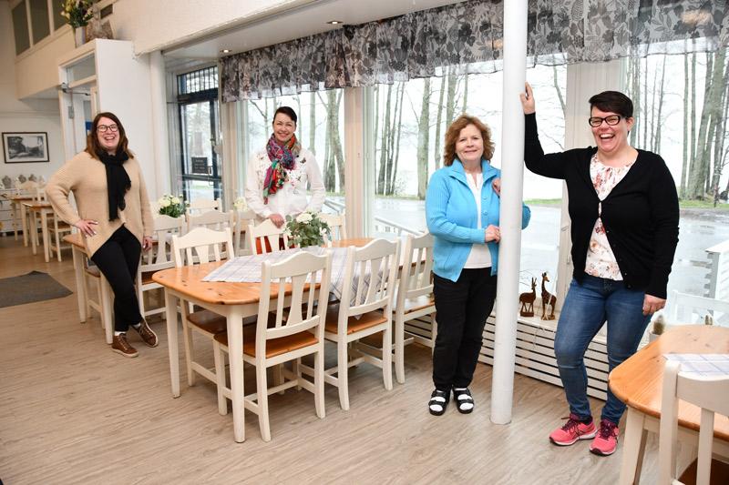 Kuvassa vasemmalta Heli Tavasti, Mari Meriläinen, Eija Joro ja Pia Komppa